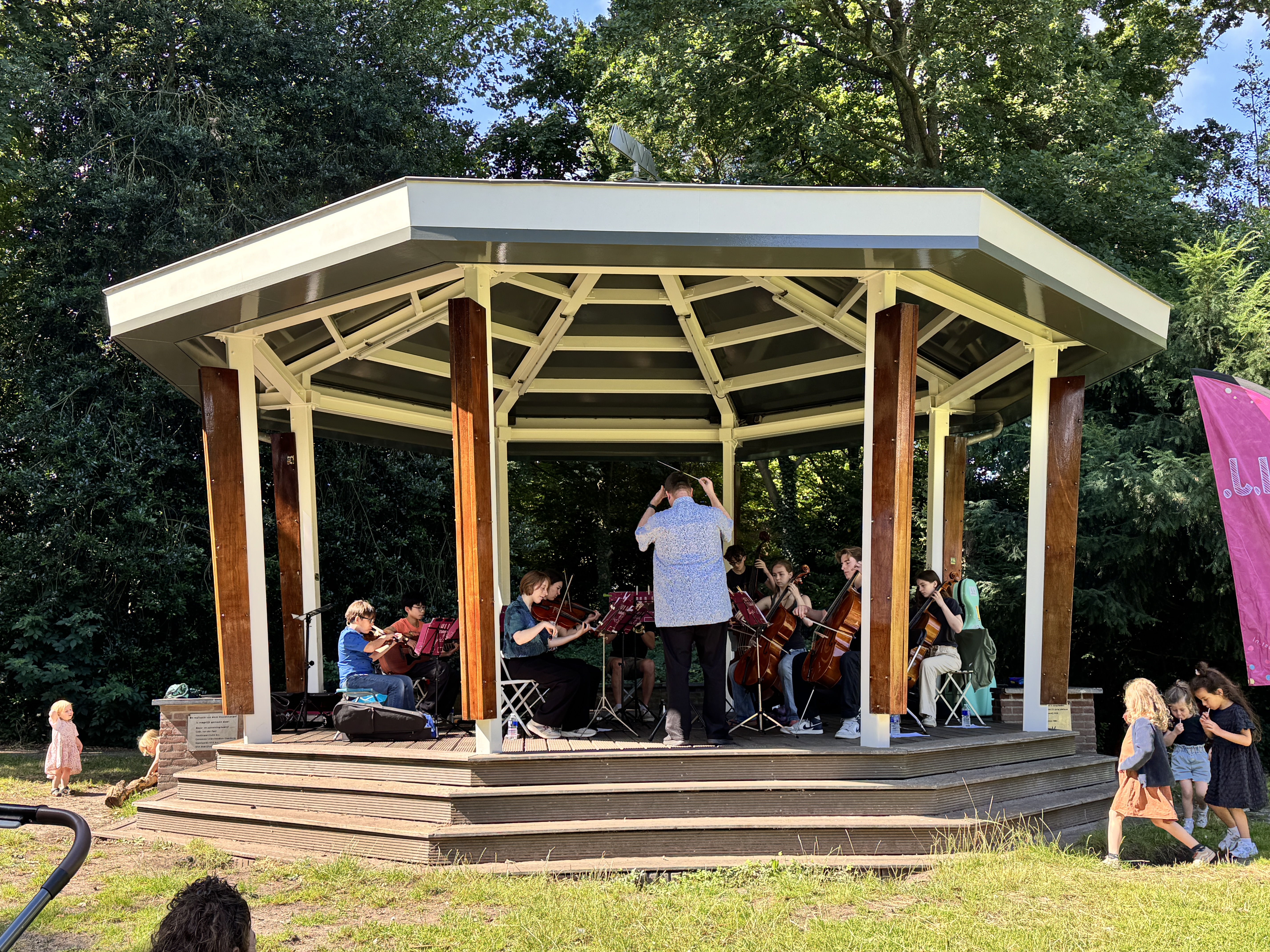 Optreden in het park paviljoen